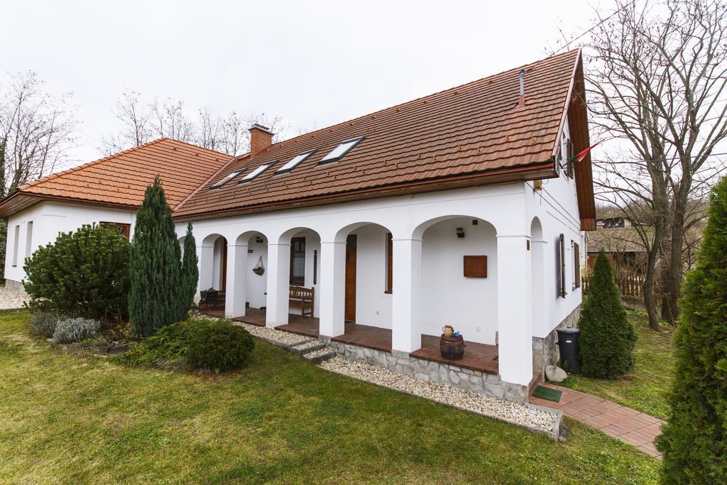 Appartamento Ámbitus-ház Egerszalók Esterno foto