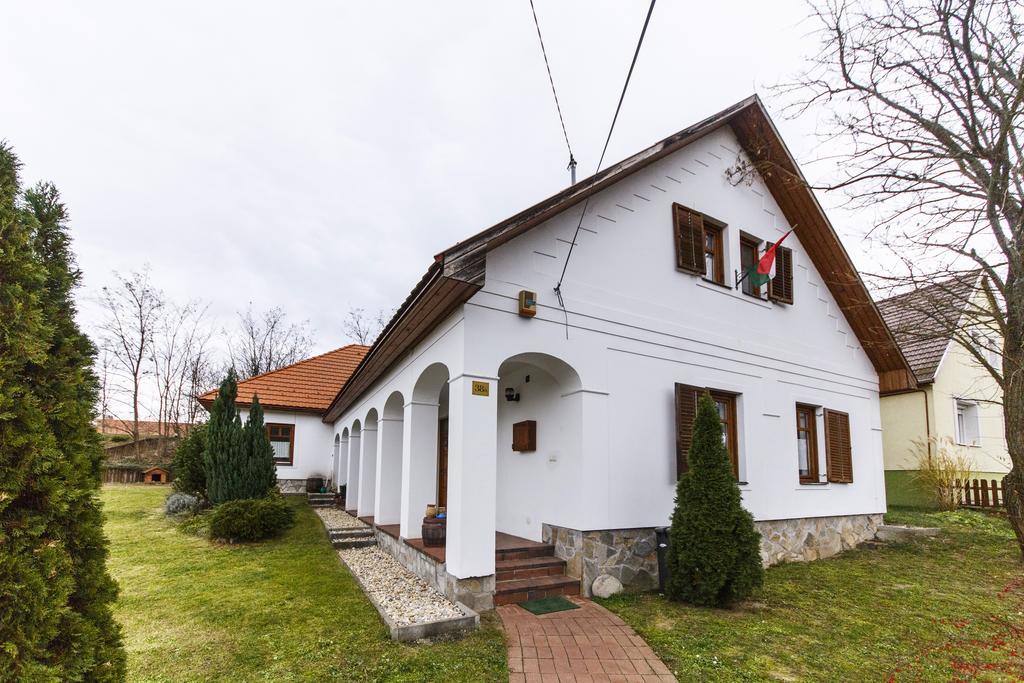 Appartamento Ámbitus-ház Egerszalók Esterno foto